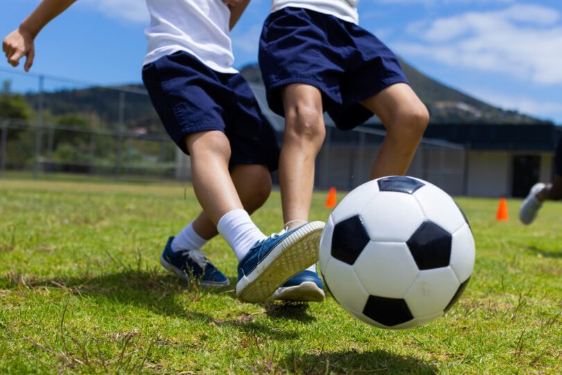 Cum transformă sportul de performanță copiii. Un antrenor de fotbal pentru juniori a vorbit despre modul în care se schimbă gândirea, disciplina și caracterul EXCLUSIV