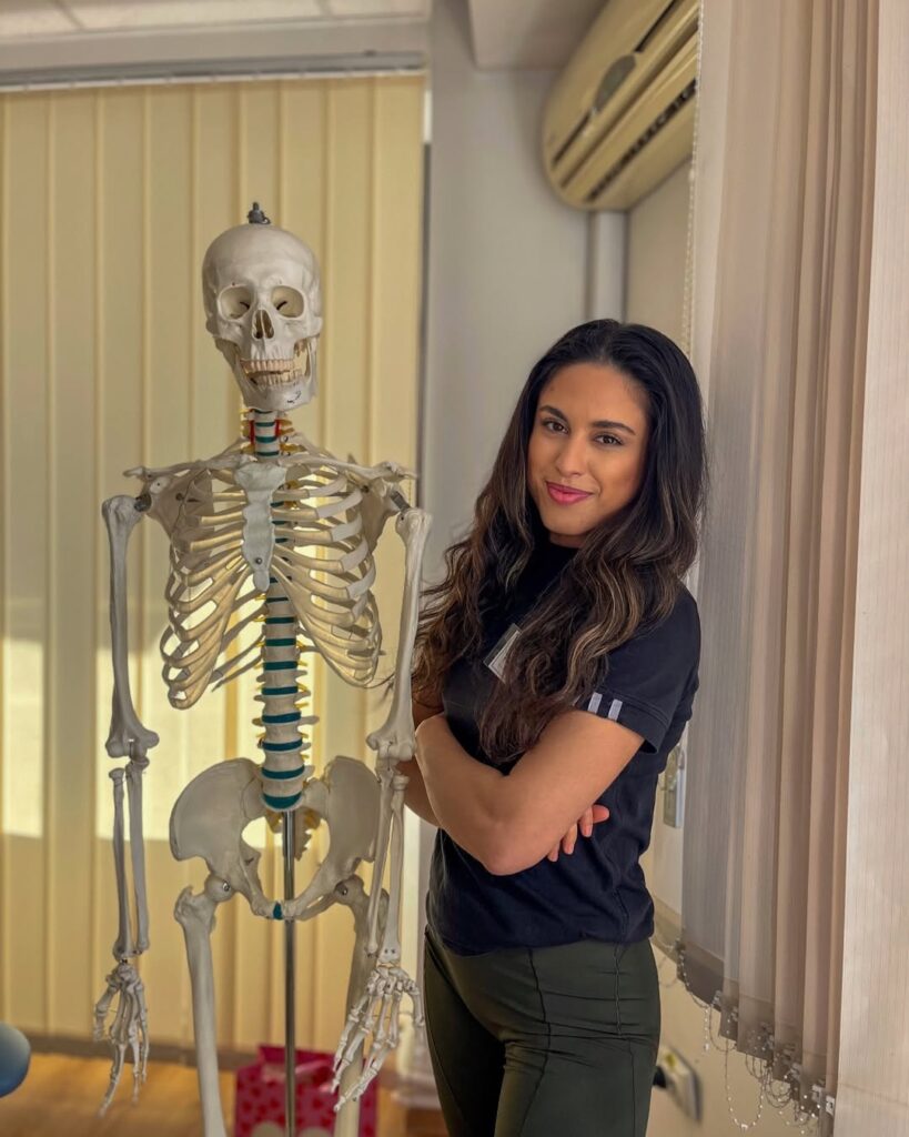 Monica Ganea, kinetoterapeut.
Sursa foto: Instagram/ monica.masajholistic
