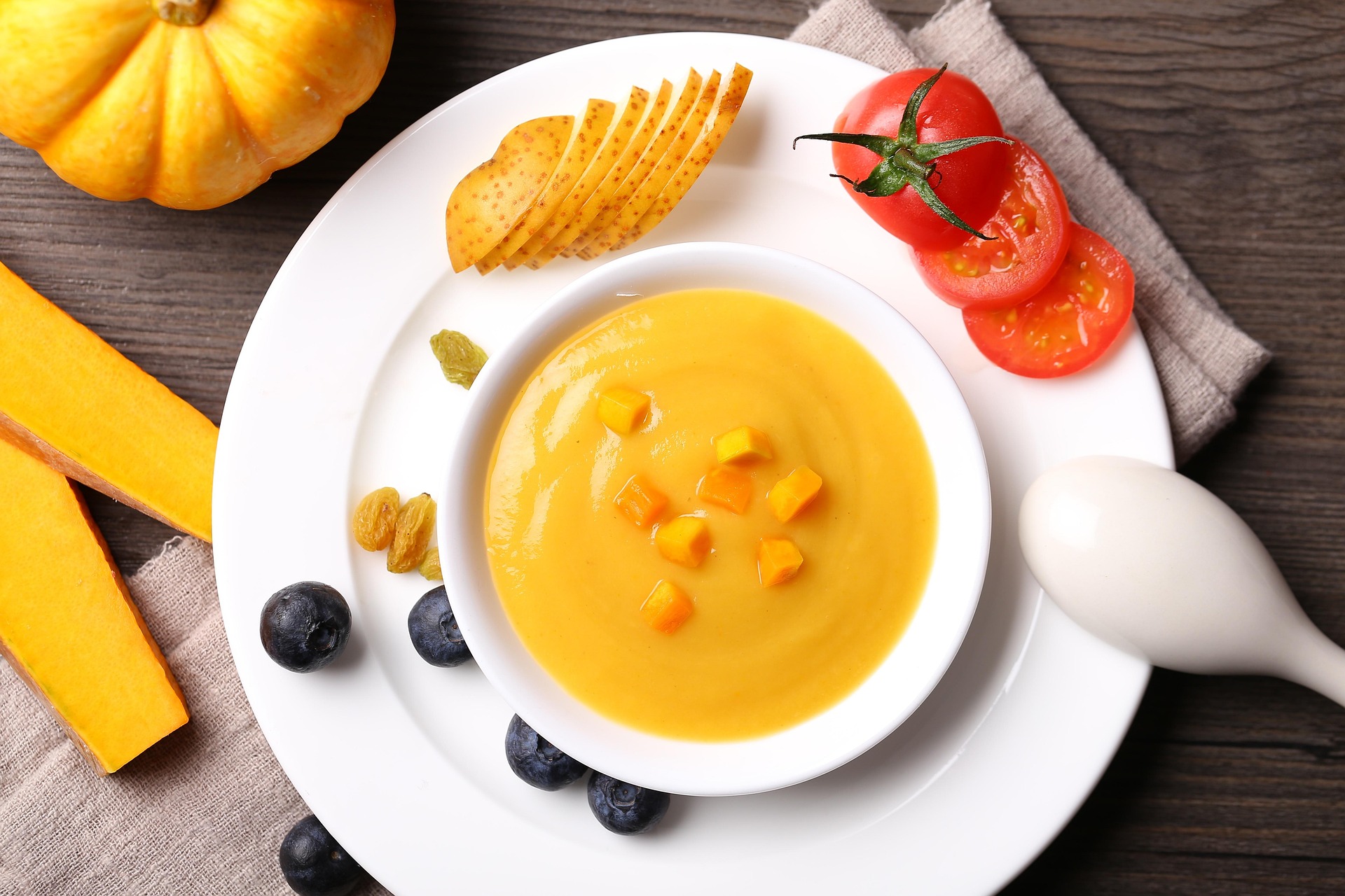 Conceptul de „sinergie a nutrienților” descrie modul în care anumite substanțe nutritive devin mai eficiente atunci când sunt consumate împreună. Foto: pexels.com