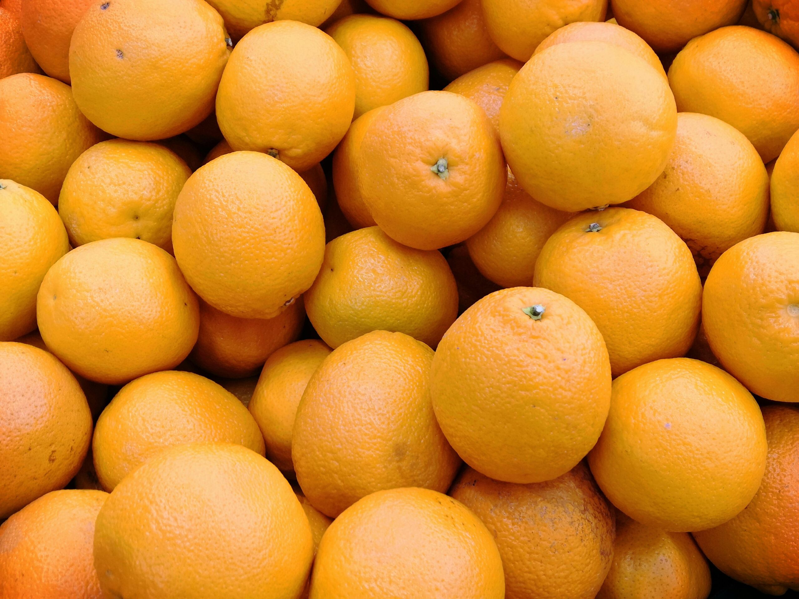 Portocalele conțin și ele multe pesticide. Foto: pexels.com