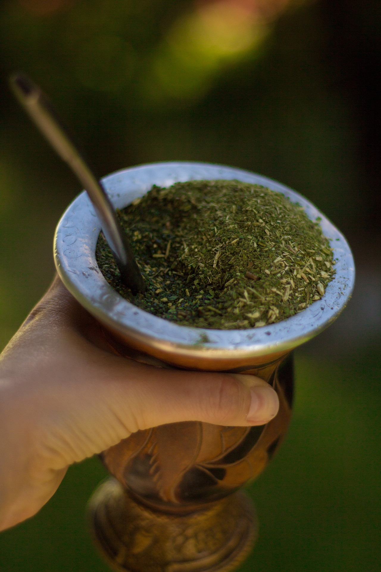 Originară din America de Sud, yerba mate este o băutură pe bază de frunze infuzate, bogată în cofeină și apreciată de generații întregi. Foto: pixabay.com