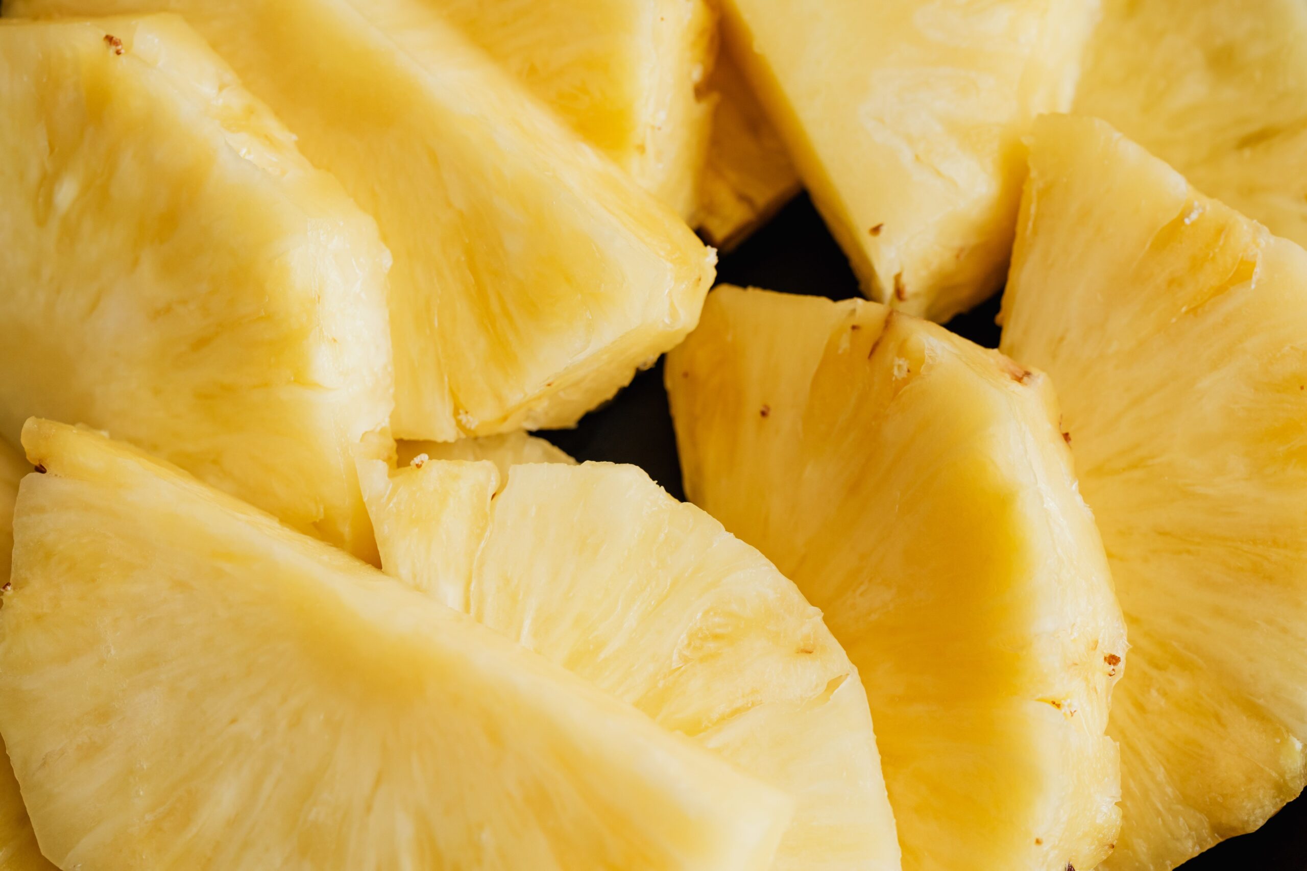 Fie că este consumat proaspăt, congelat sau conservat, ananasul contribuie la aportul zilnic de fructe și legume. Foto: pexels.com