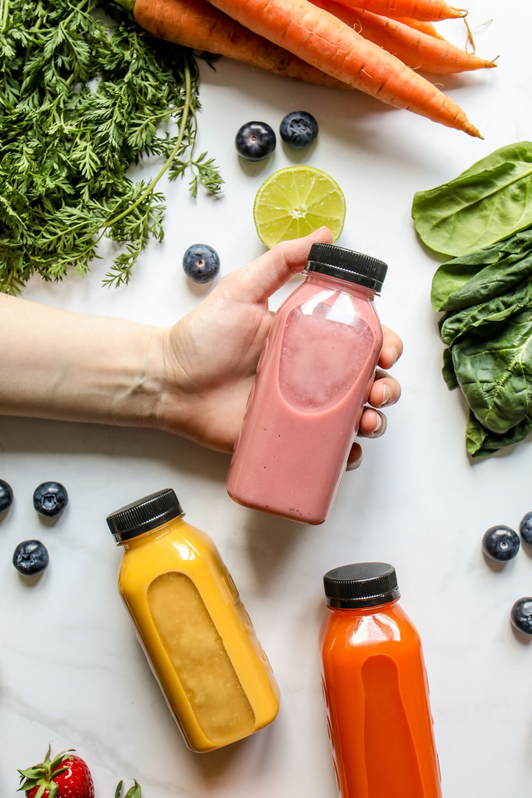 Unele cure detox recomandă consumul unor cantități foarte mari de lichide sau utilizarea laxativelor. Foto: pexels.com