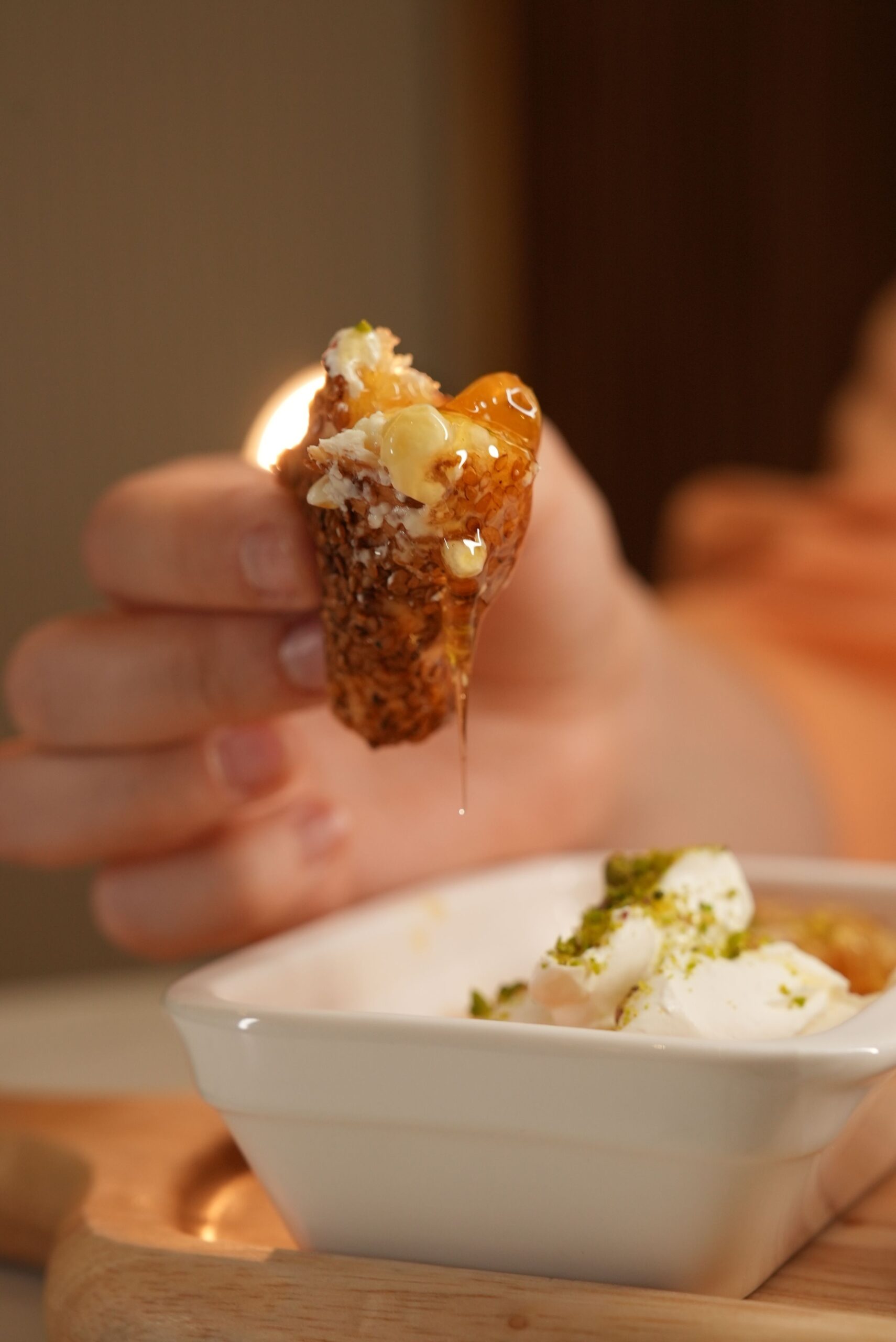 Mierea conține cantități mici de vitamine din complexul B, care contribuie la transformarea alimentelor în energie. Foto: Pexels.com