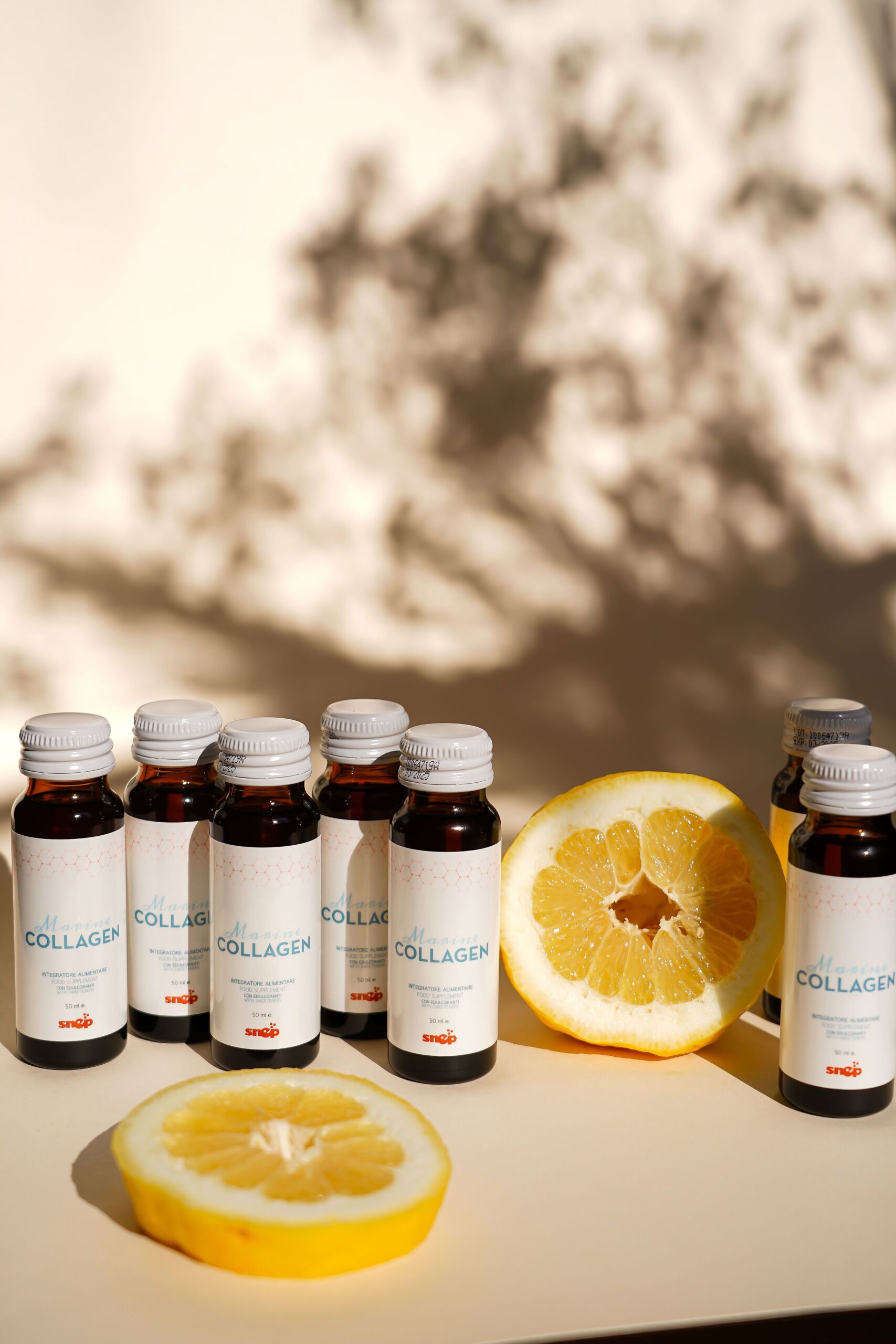 Dermatologii spun că, aplicat topic, colagenul nu poate pătrunde în piele din cauza dimensiunii moleculei. Foto: pexels.com
