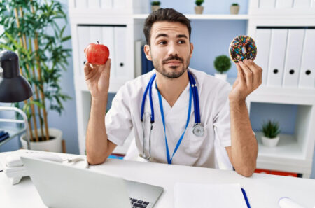 Două alimente considerate sănătoase care pot influența nivelul colesterolului. Ce recomandă nutriționiștii pentru a le consuma fără riscuri