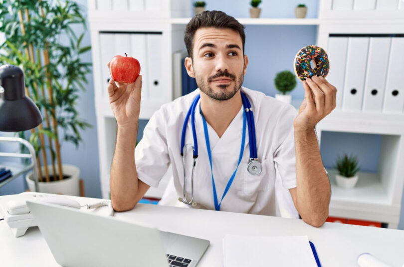 Două alimente considerate sănătoase care pot influența nivelul colesterolului. Ce recomandă nutriționiștii pentru a le consuma fără riscuri