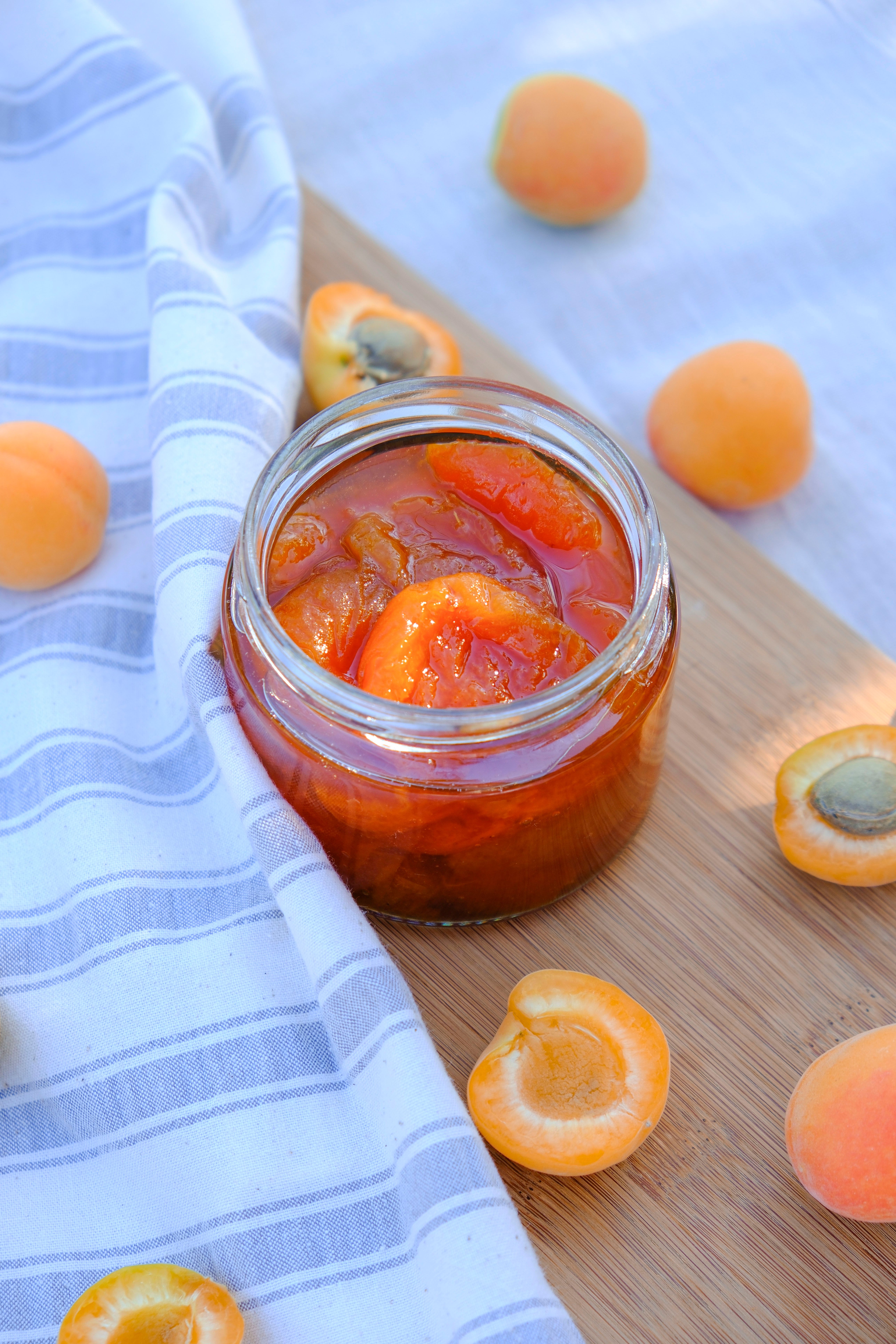 Fructele pot fi folosite ulterior pentru decorarea torturilor, a tartelor sau a altor deserturi festive. Foto: pexels.com