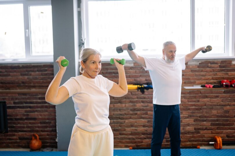 Mersul pe jos după 40 de ani este benefic, dar experții recomandă un alt tip de exercițiu pentru a reduce riscul de deces