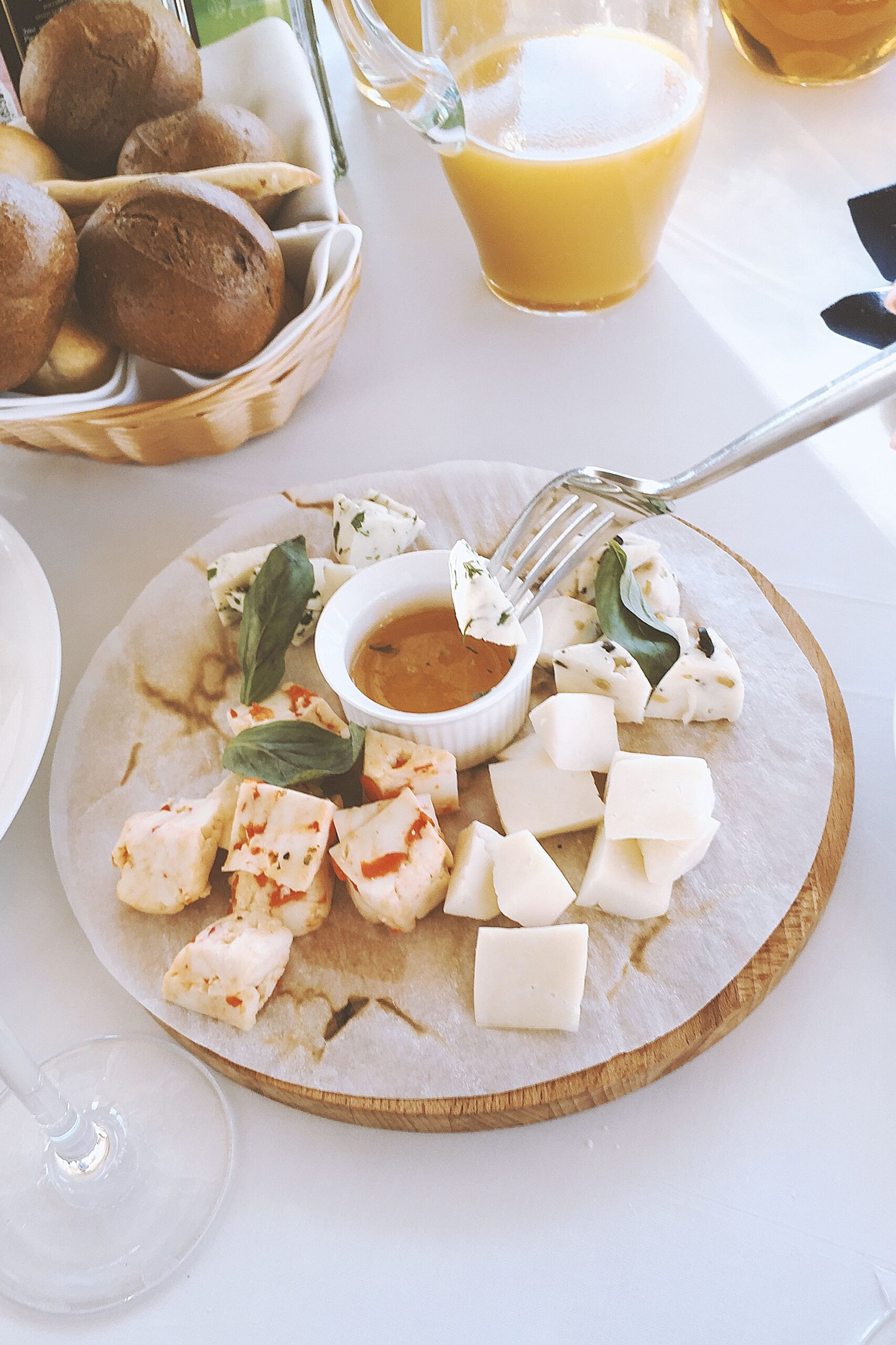 Alimentația joacă un rol important în sănătatea creierului pe termen lung. Foto: pexels.com
