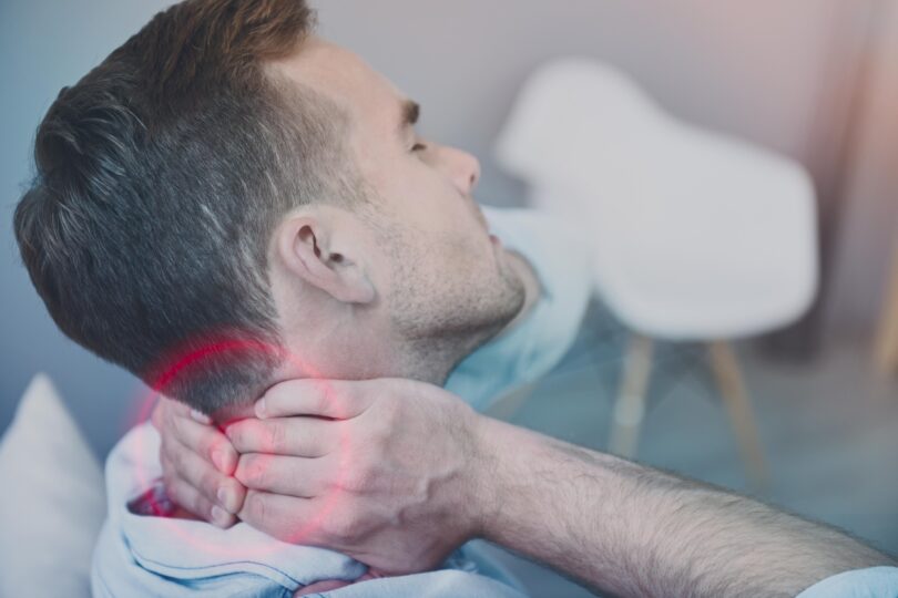 De ce au devenit durerile cervicale atât de frecvente după 20 de ani. Obiceiurile care ne afectează gâtul fără să ne dăm seama, explicate de kinetoterapeutul Tania Ghinea EXCLUSIV