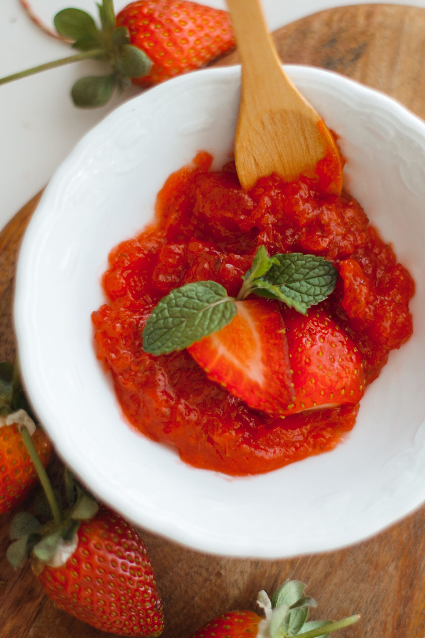Aroma răcoritoare a mentei completează dulceața fructelor și transformă un preparat tradițional într-unul cu adevărat special. Sursa foto: pexels.com