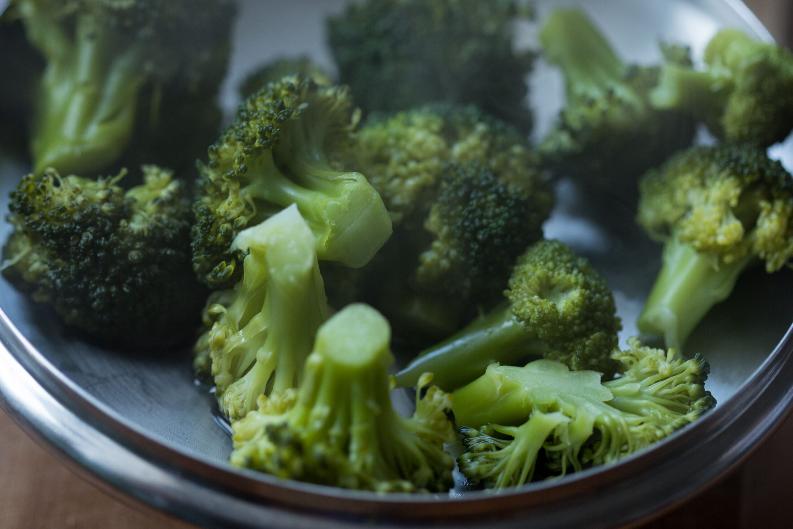 Unele cercetări sugerează că broccoli poate îmbunătăți controlul glicemiei și sensibilitatea la insulină la persoanele cu diabet zaharat de tip 2. Foto: pexels.com