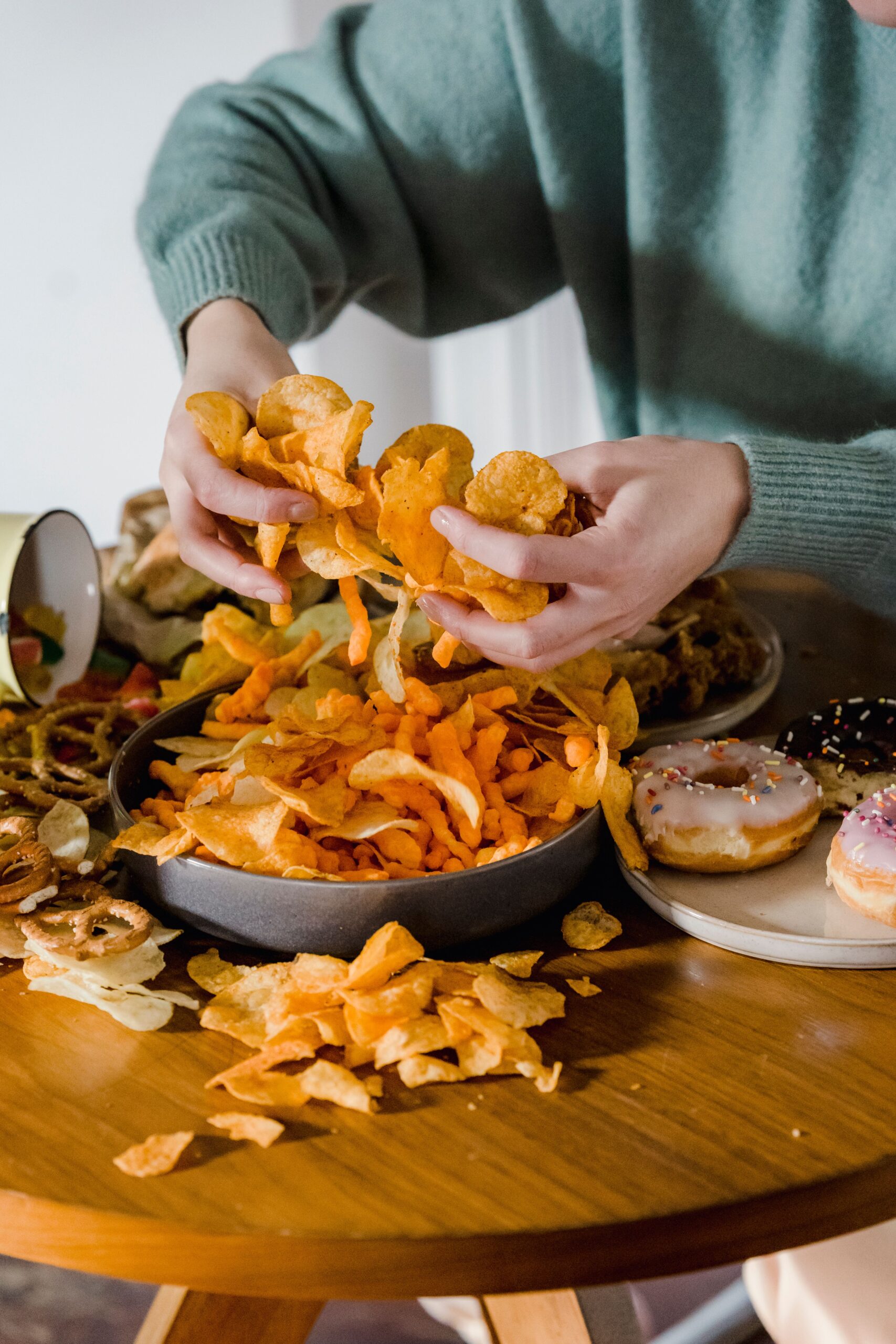 Alimentele ultraprocesate sunt adesea considerate principalii vinovați pentru numeroase probleme de sănătate. Foto: pexels.com