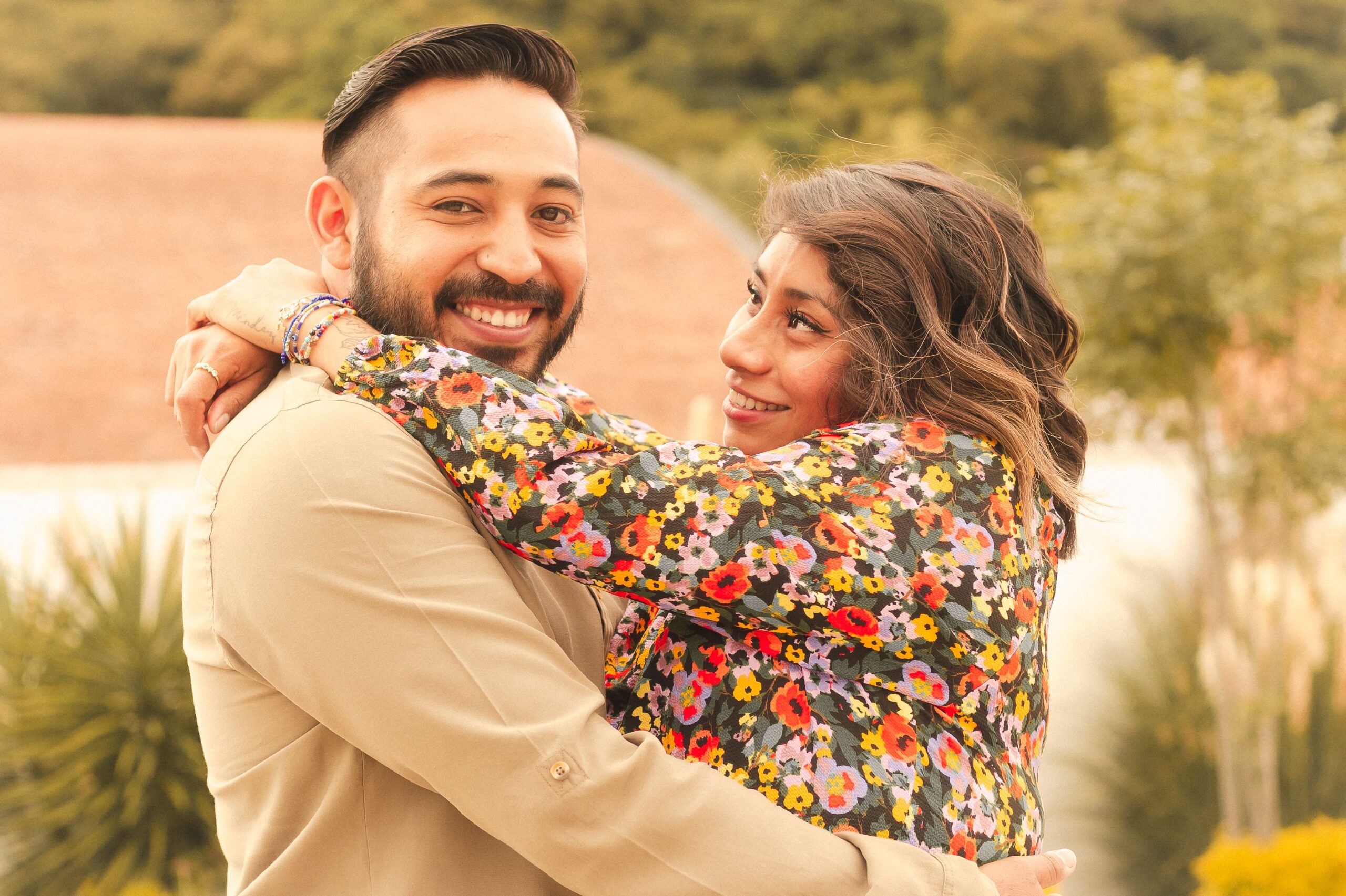 Ascultarea activă și interesul sincer pentru ceea ce spune partenerul reduc conflictele și întăresc apropierea emoțională. Foto: pexels.com
