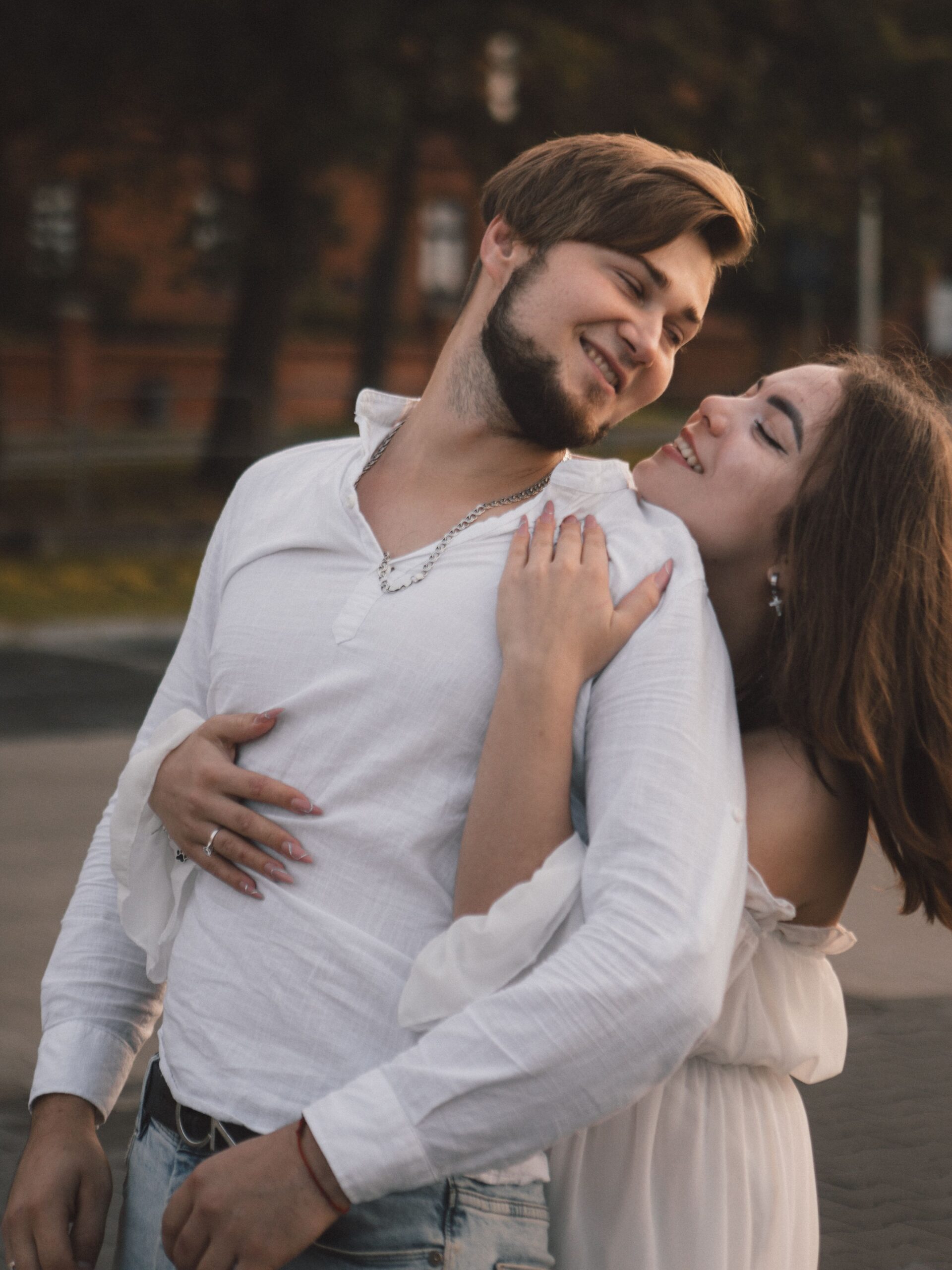 Pentru mulți bărbați, starea de bine a persoanei iubite este strâns legată de propria lor satisfacție în relație. Foto: pexels.com