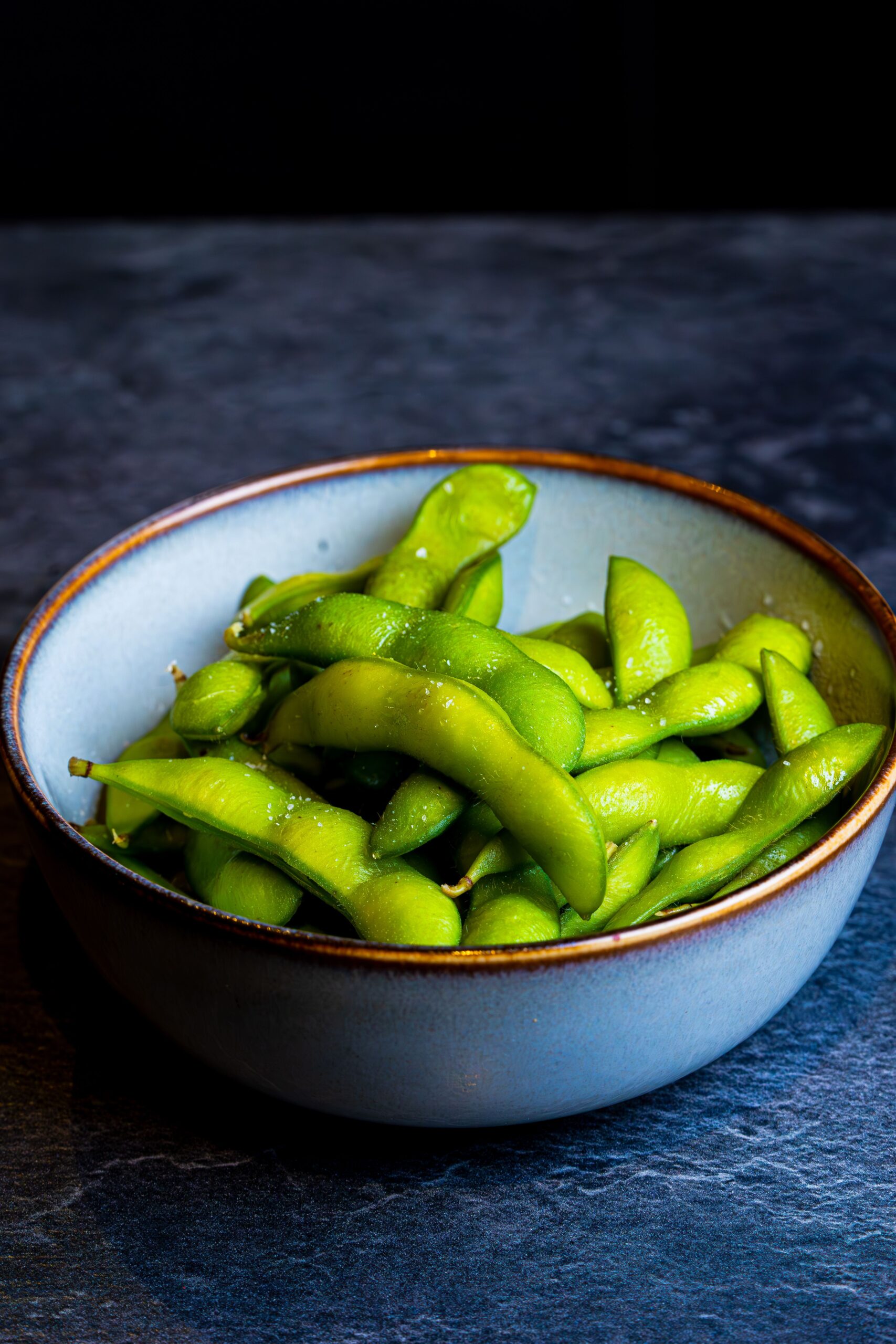 Edamame are un conținut redus de carbohidrați și un indice glicemic scăzut, ceea ce înseamnă că determină o creștere lentă a glicemiei după masă. Foto: pexels.com