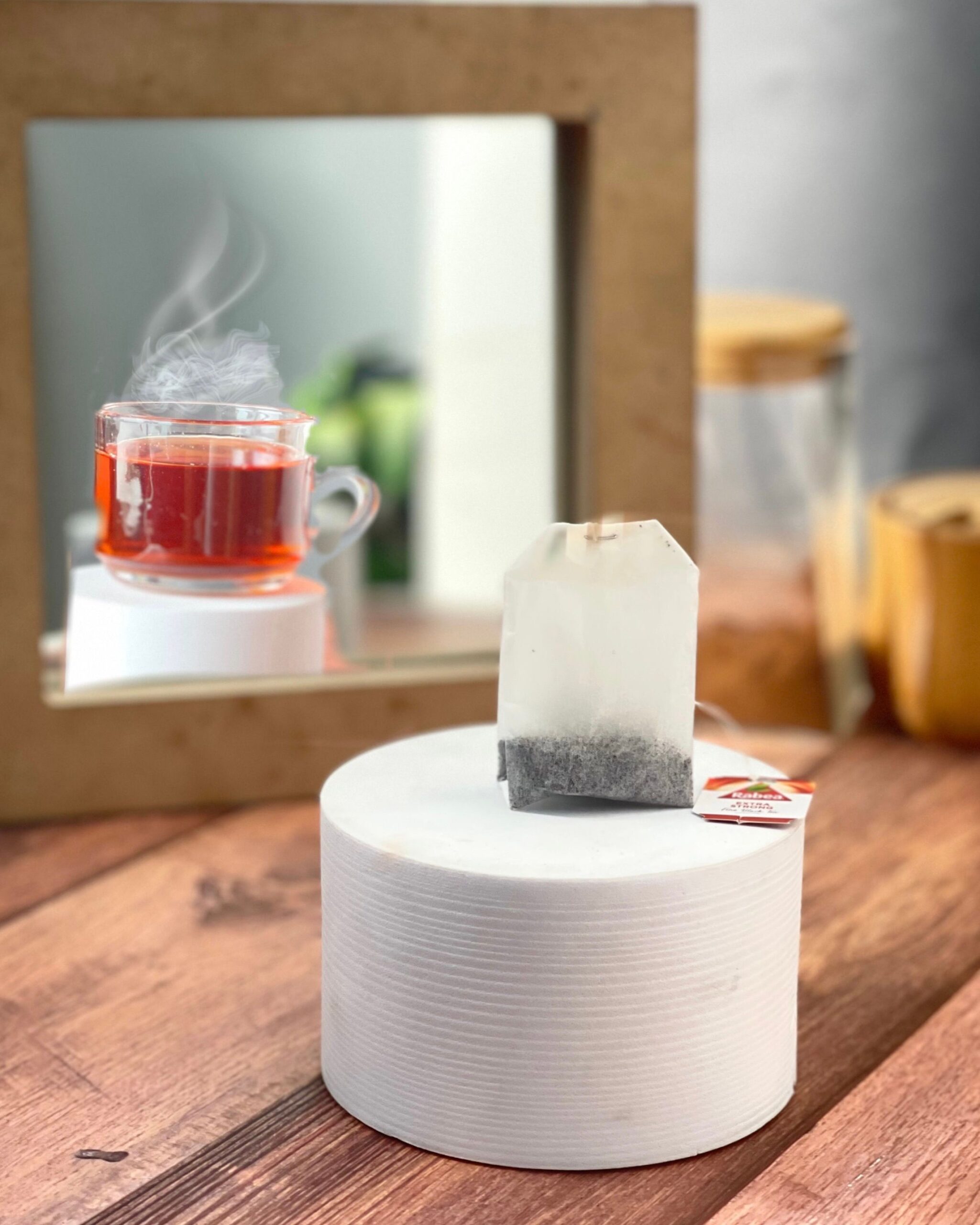 Prepararea unui ceai perfect ține de câteva reguli simple, iar una dintre cele mai importante este să nu storci pliculețul. Foto: pexels.com