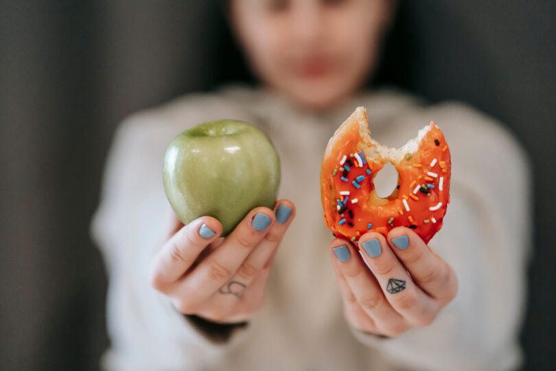 Mănânci pe fond de stres sau emoții? Cum poți opri cercul vicios al alimentației emoționale, potrivit specialiștilor