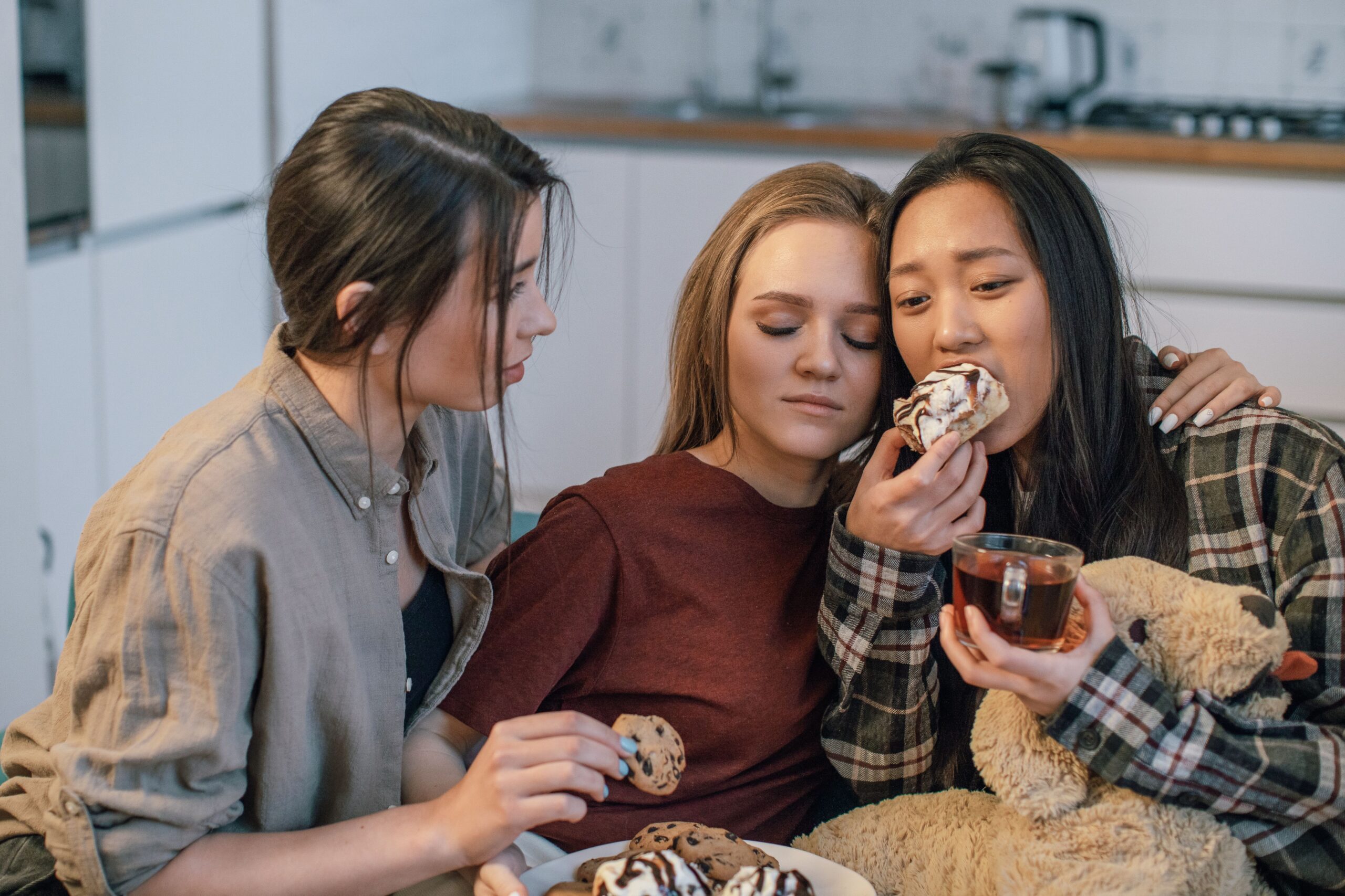 Numeroase cercetări din psihologie au arătat că un comportament care produce o recompensă imediată are șanse mari să fie repetat. Foto: pexels.com