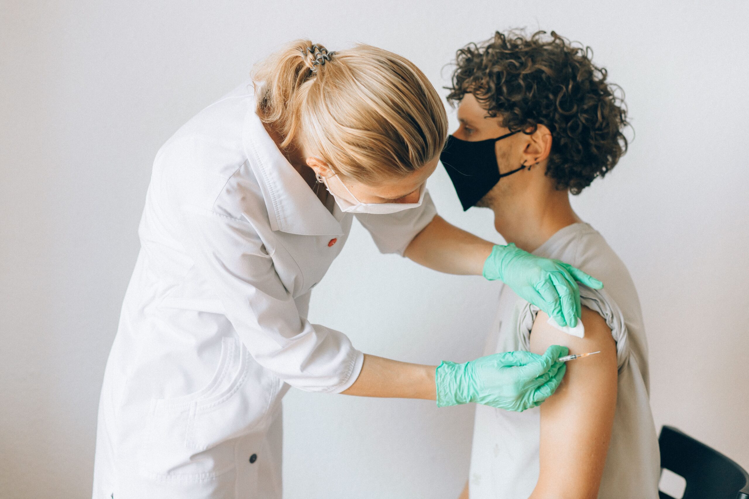 Medicamentul, denumit bepirovirsen, este dezvoltat de compania farmaceutică GSK și folosește un mecanism diferit față de terapiile existente. Foto: pexels.com
