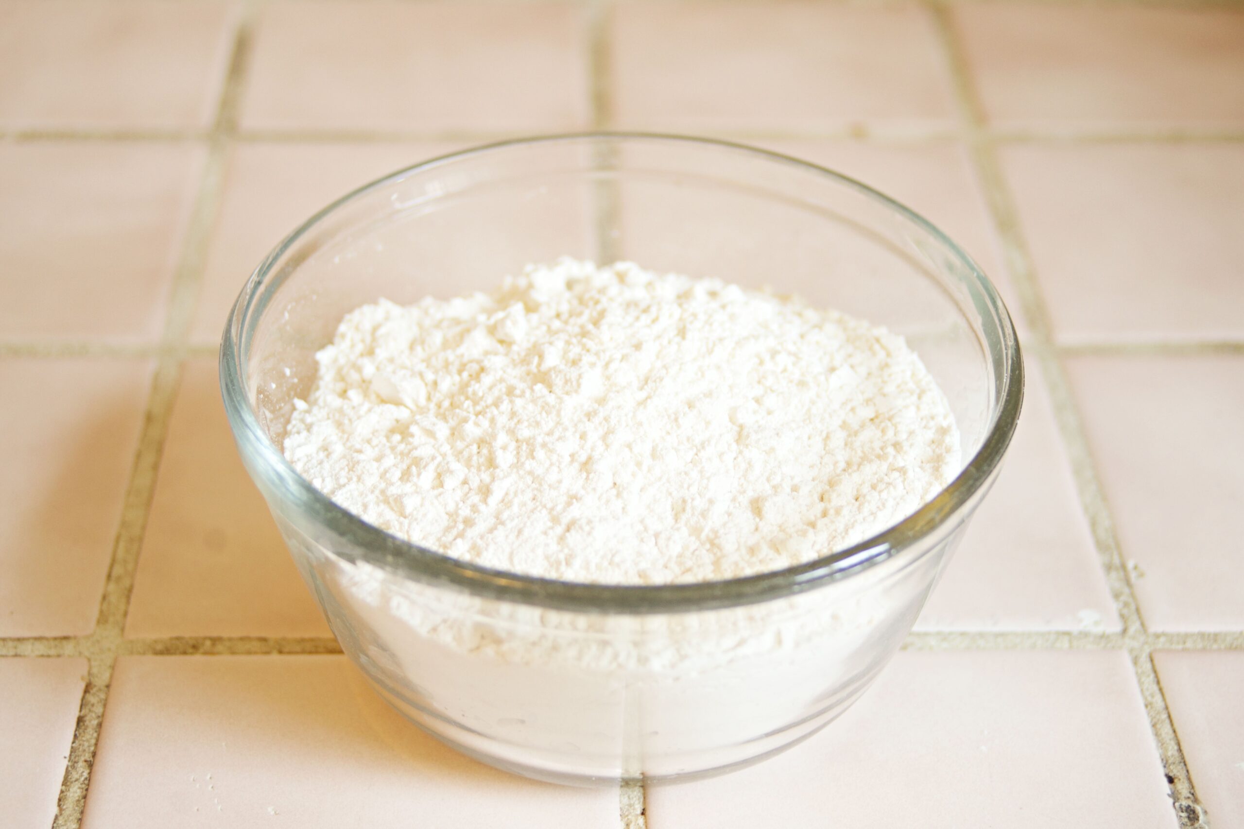 Amidonul a fost folosit inițial mai ales ca apret pentru haine, înainte să ajungă un ingredient obișnuit în rețete. Foto: pexels.com