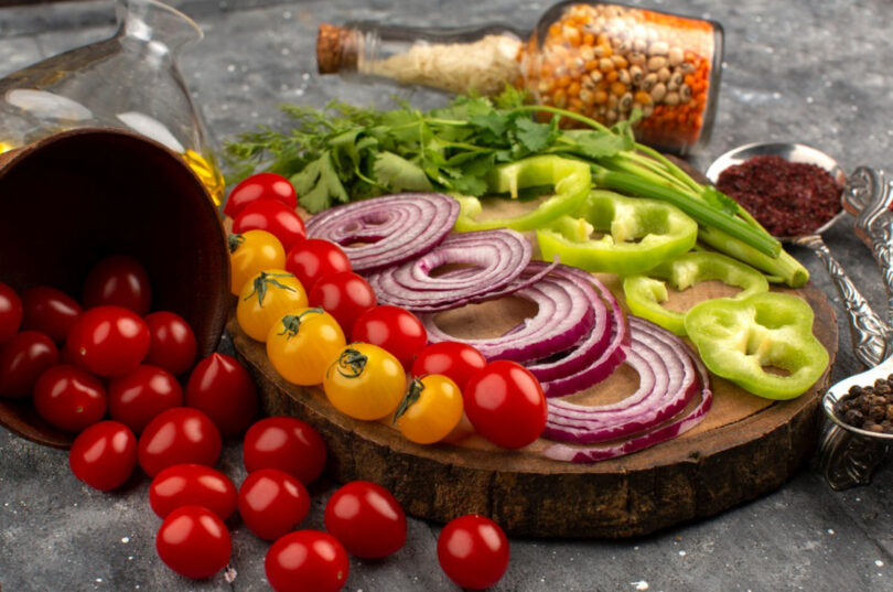 Crude sau gătite? Patru legume ale căror substanțe nutritive sunt mai ușor absorbite după preparare