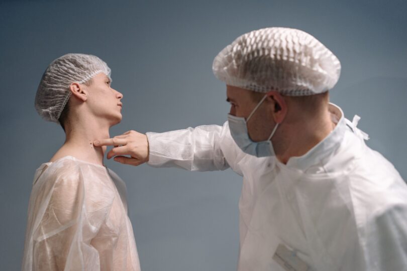 Bărbații care slăbesc cu medicamente GLP-1 alimentează un nou val de operații estetice. Vor transformări complete ale corpului