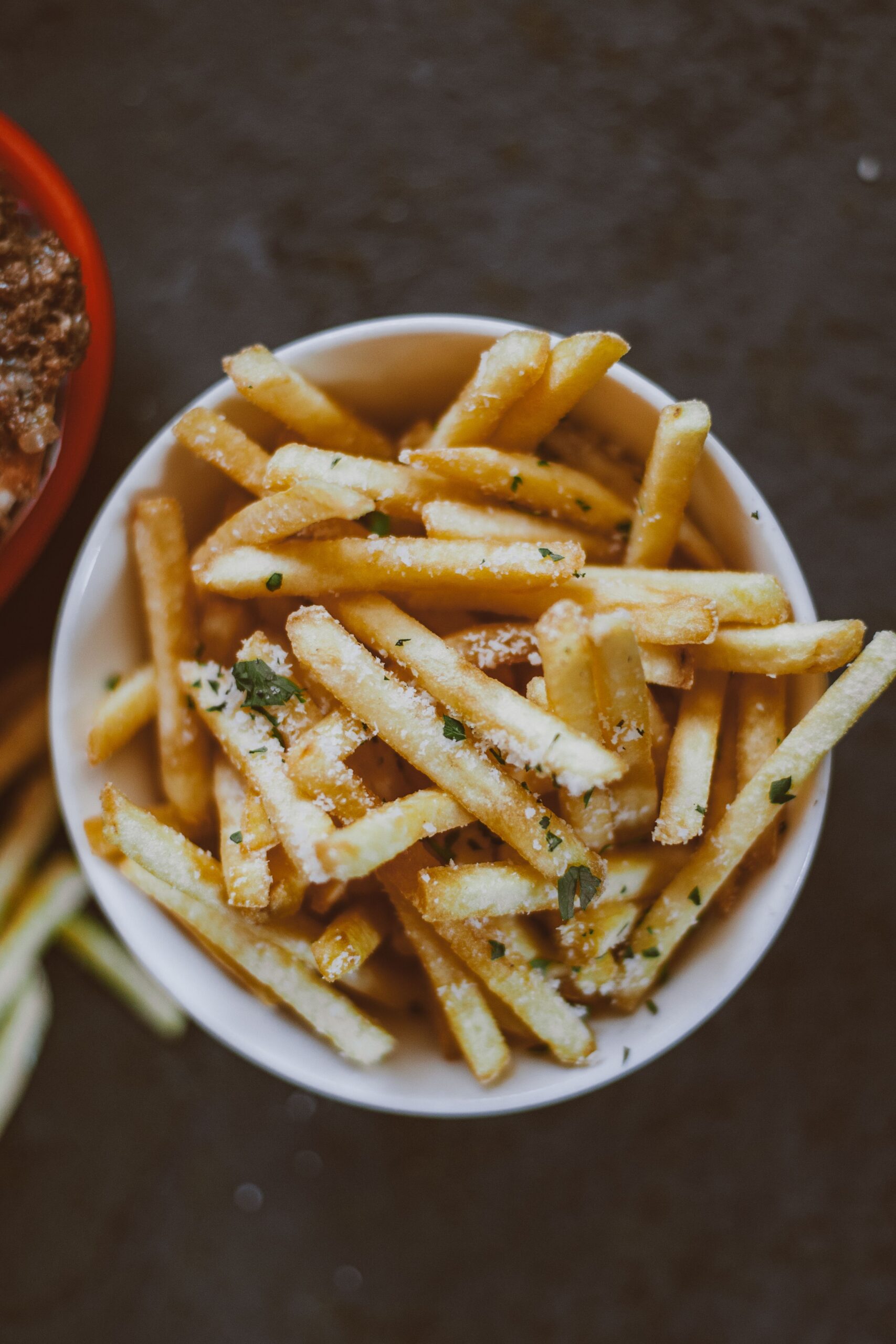 Pentru prăjirea cartofilor pot fi utilizate diferite tipuri de ulei. Foto: pexels.com