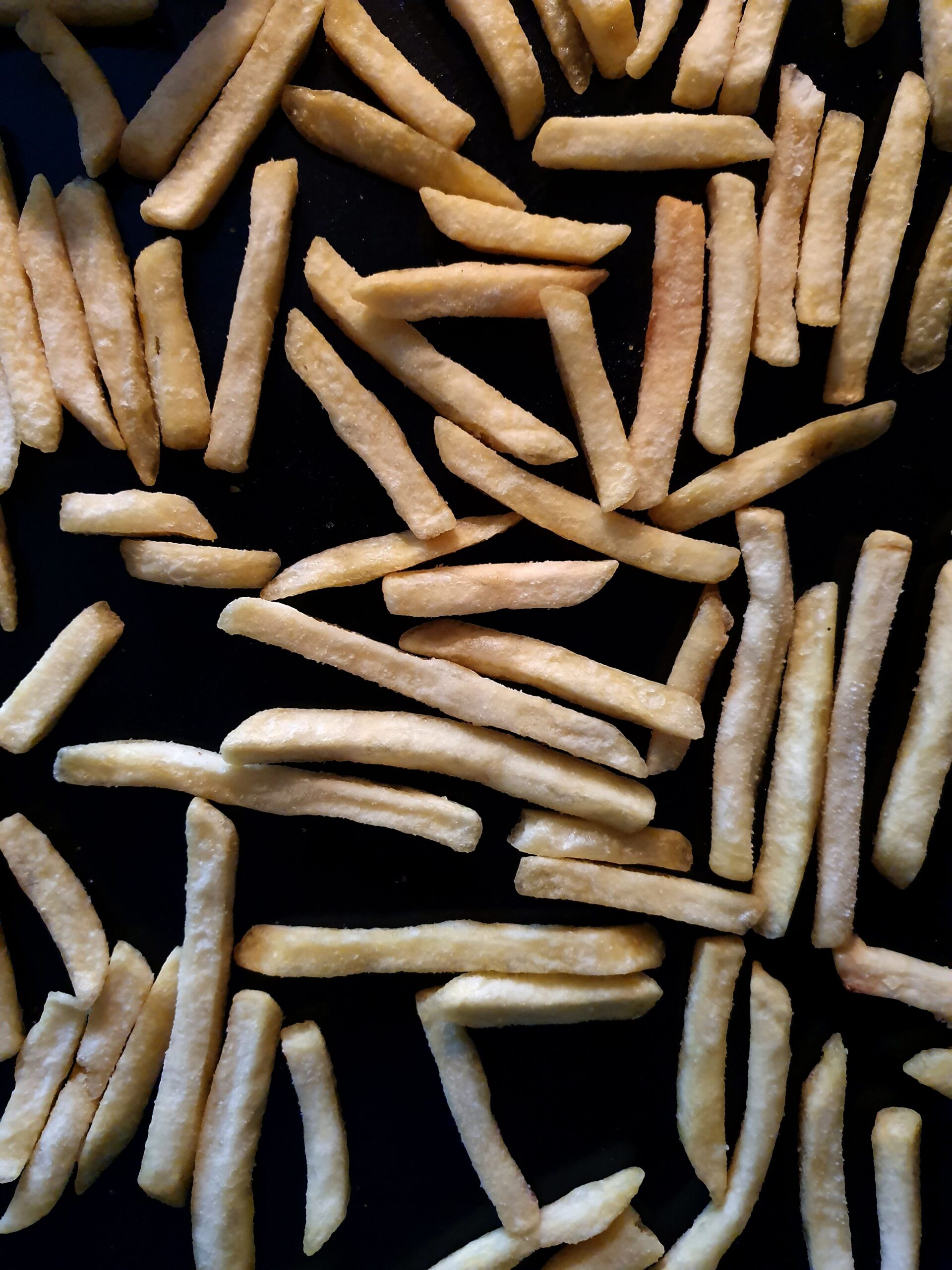 În cazul probelor analizate, cartofii aveau structura specifică produsului vegetal și nu erau obținuți dintr-o pastă reconstituită. Foto: pexels.com