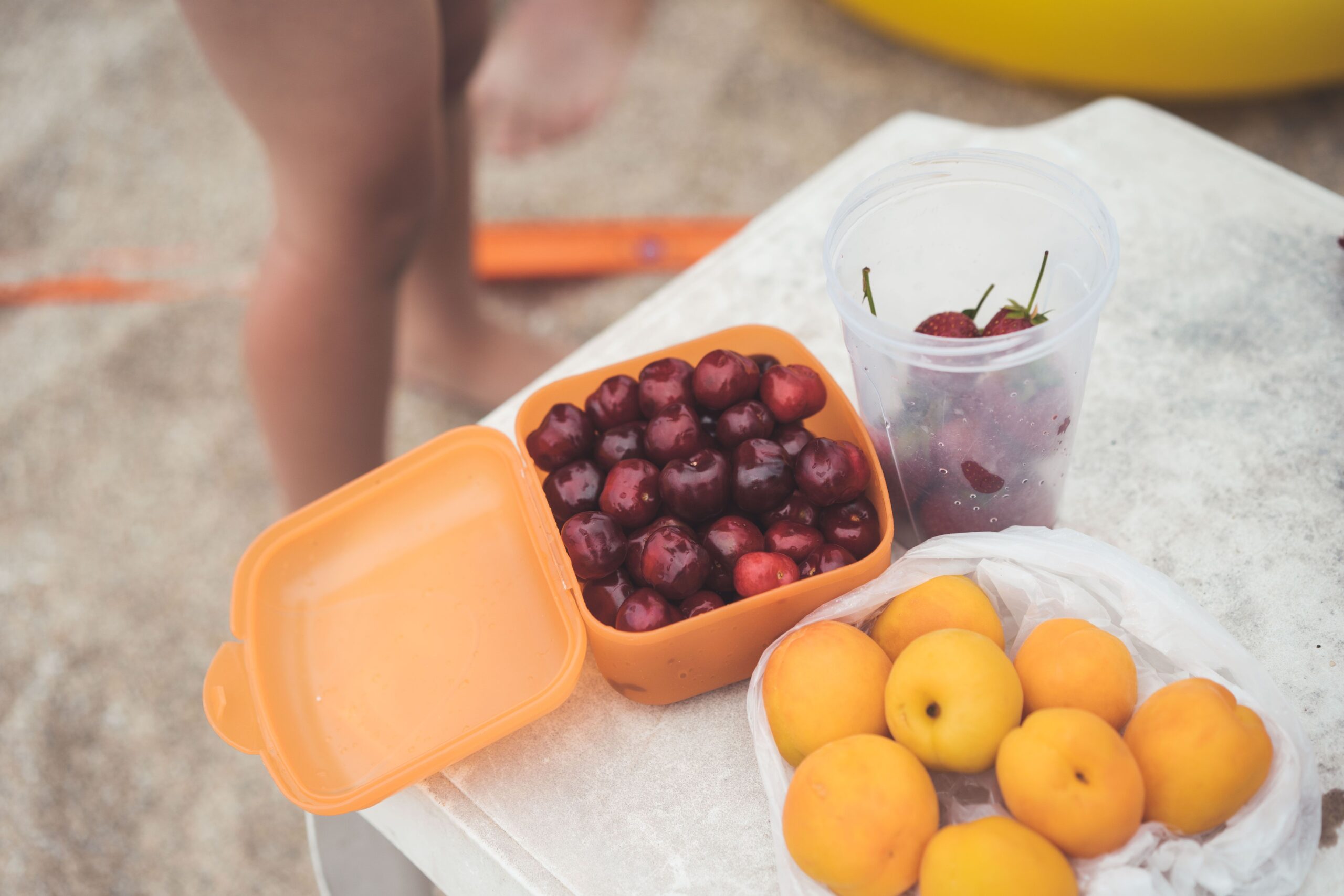 Piersicile și nectarinele cumpărate tari nu ar trebui băgate imediat în frigider. Foto: pexels.com