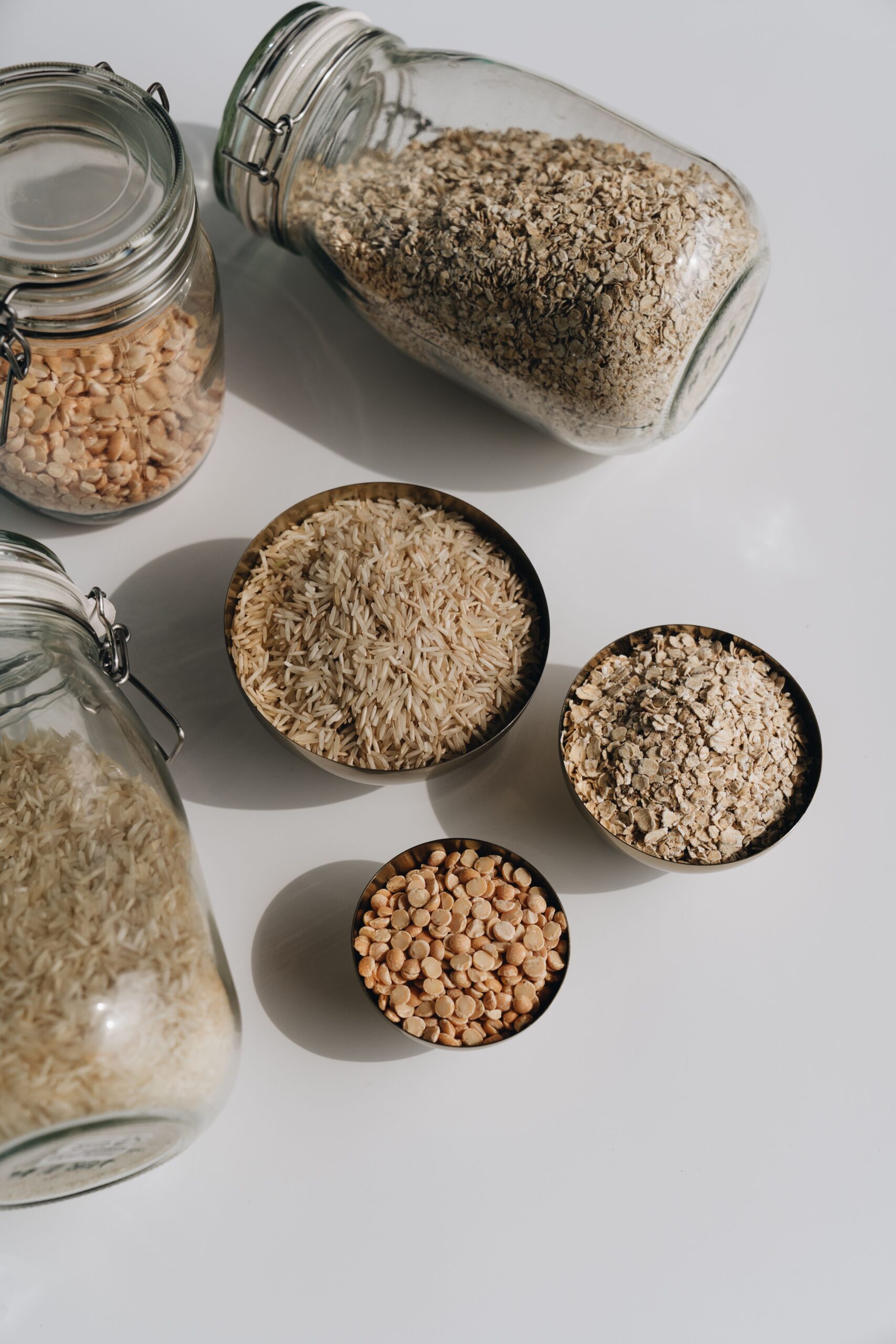 Fibrele nu sunt doar „resturi” care trec prin sistemul digestiv. Ele contribuie activ la ceea ce se întâmplă în interiorul intestinului. Foto: pexels.com