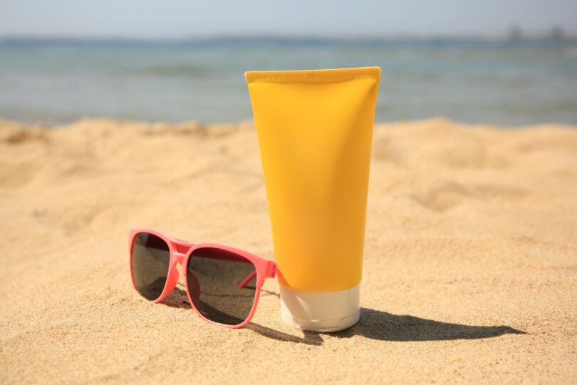 Folosești SPF 50, dar tot poți face o greșeală majoră la plajă. Ce reduce protecția cremei și ce trebuie să facem, de fapt, atunci când ne expunem la soare. Interviu cu medicul dermatolog Mihaela Radu EXCLUSIV