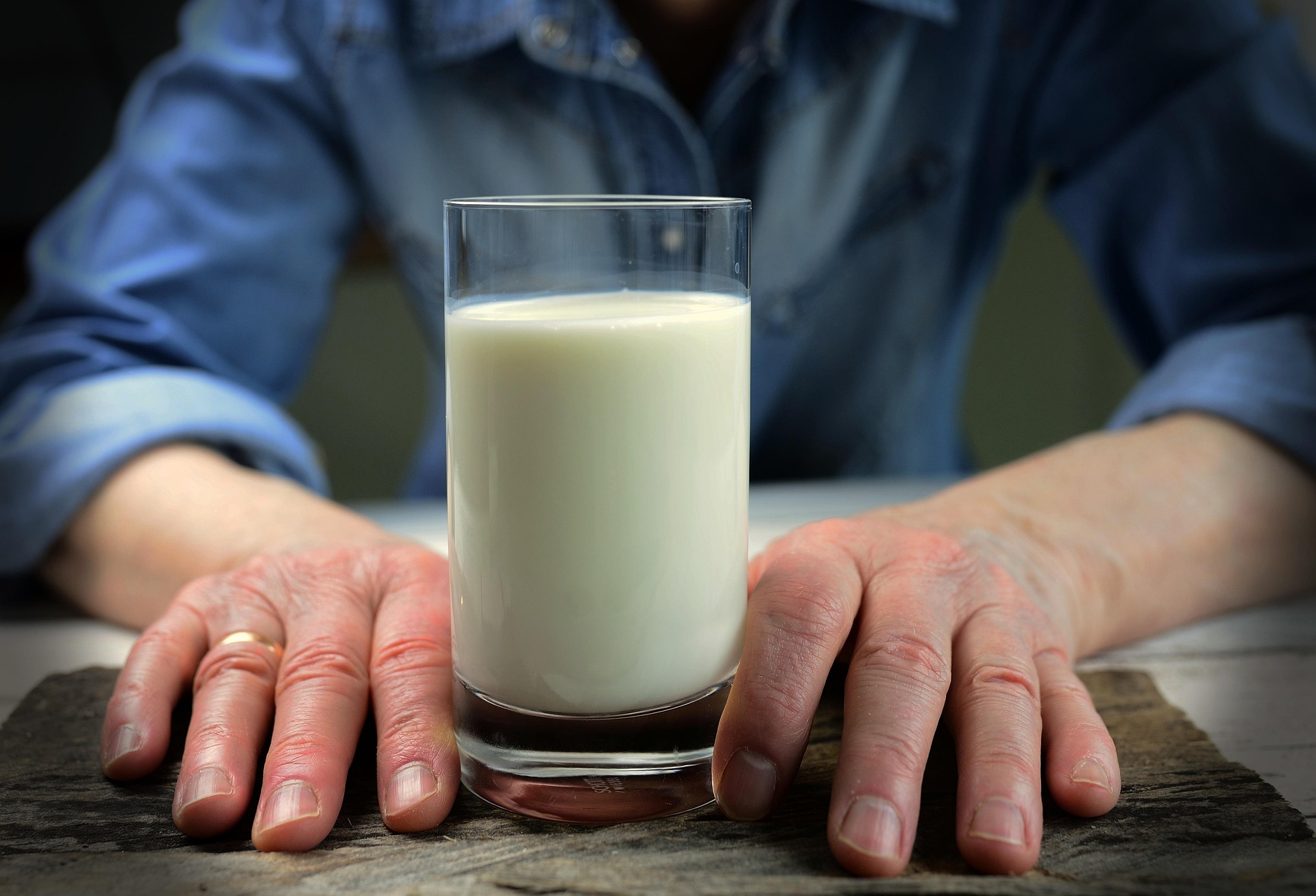 Dacă deficitul persistă, oasele pot deveni mai fragile, iar riscul de osteoporoză și fracturi crește. Foto: pexels.com