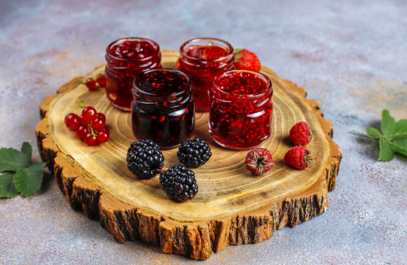 Dulceața de fructe de pădure făcută în casă. Trucul simplu pentru un preparat dulce și aromat