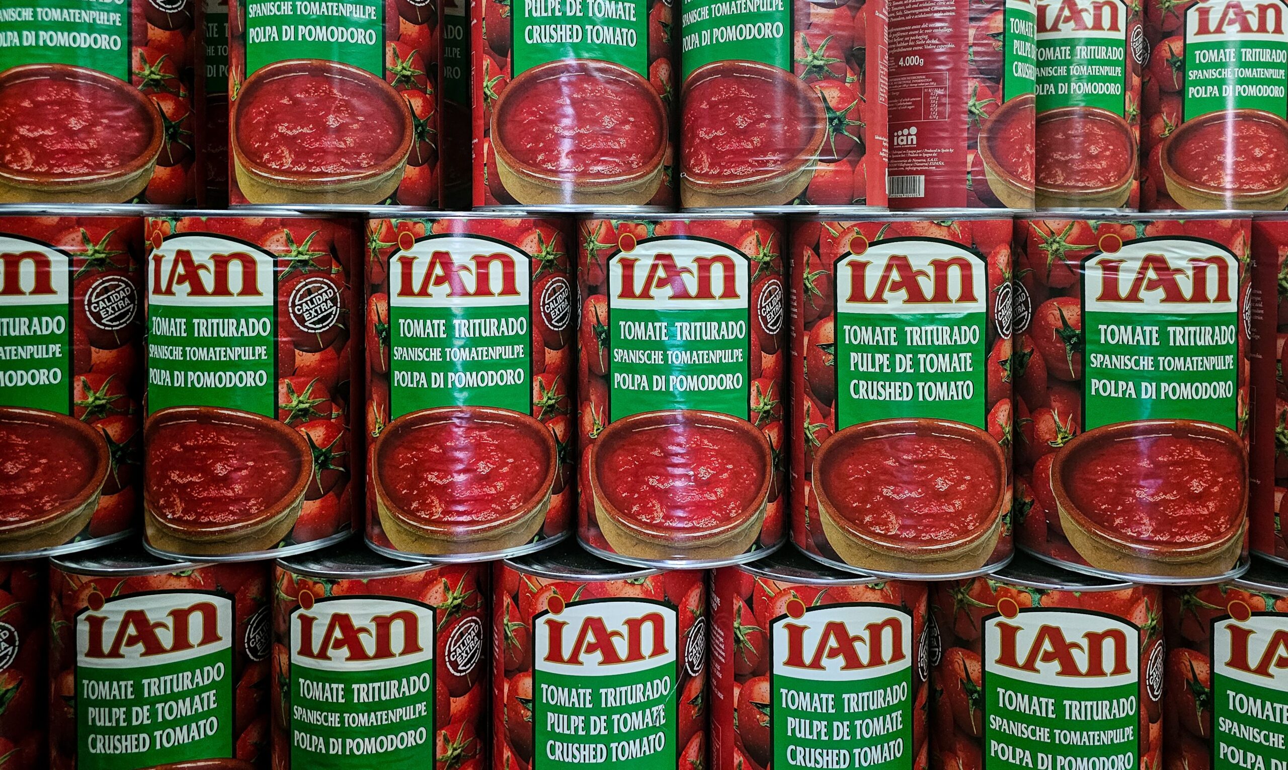 Roșiile din conservă pot avea, de asemenea, concentrații mai mari ale anumitor substanțe nutritive. Foto: pexels.com