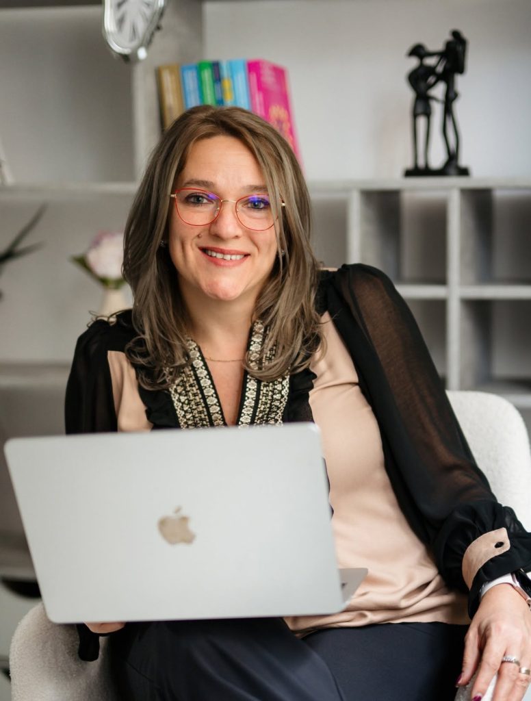  Amelia Prunduș, psiholog și psihoterapeut cognitiv-comportamental.
Sursa foto: Facebook