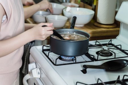 Bunica de 82 de ani care jură că secretul longevității stă într-o supă. Ingredientul pe care îl consideră esențial