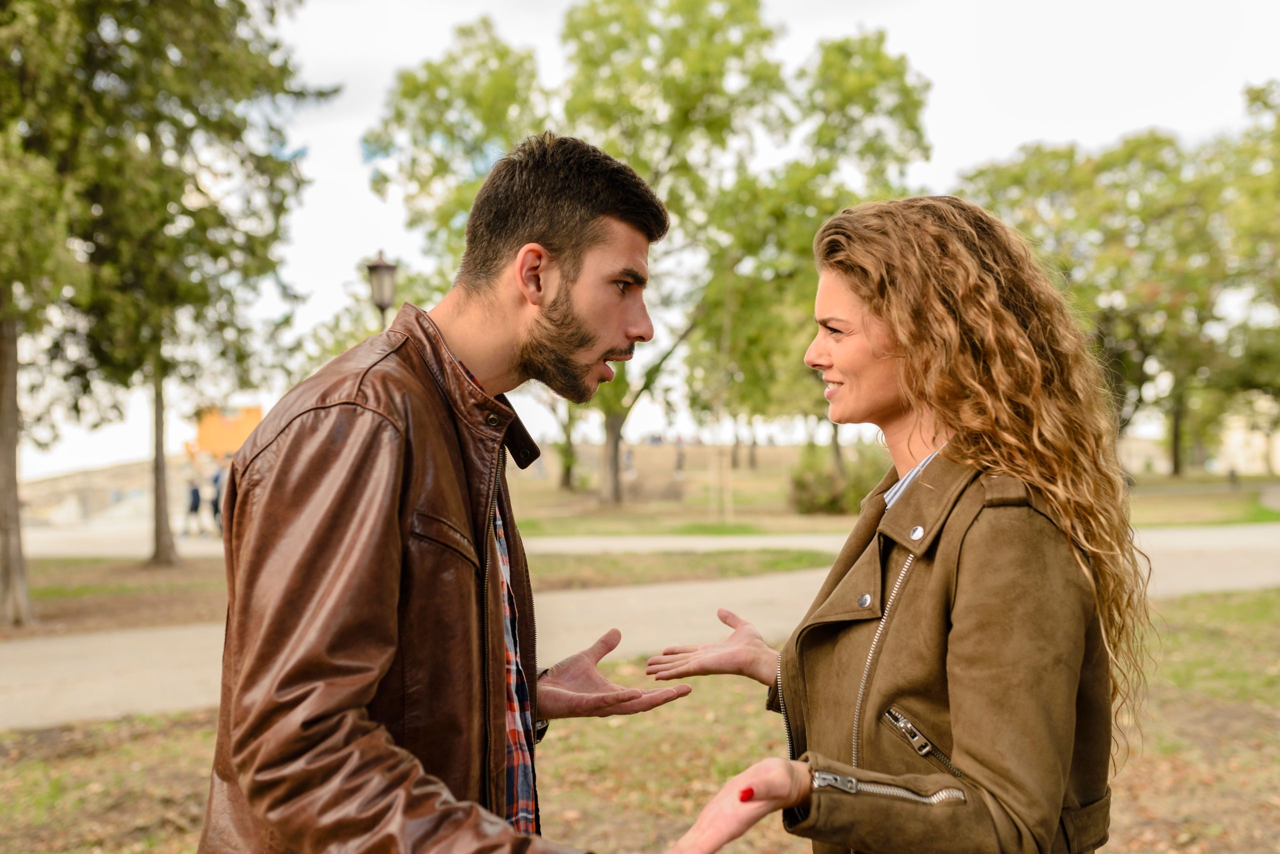 Simpla întâlnire cu un fost partener sau chiar gândul că v-ați putea revedea poate declanșa reacții fizice și emoționale neașteptate. Foto: pexels.com