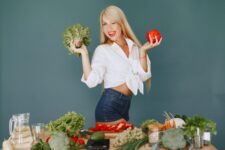 Dieta alcalină: poate schimba pH-ul organismului și reduce riscul de cancer? Ce spun medicii