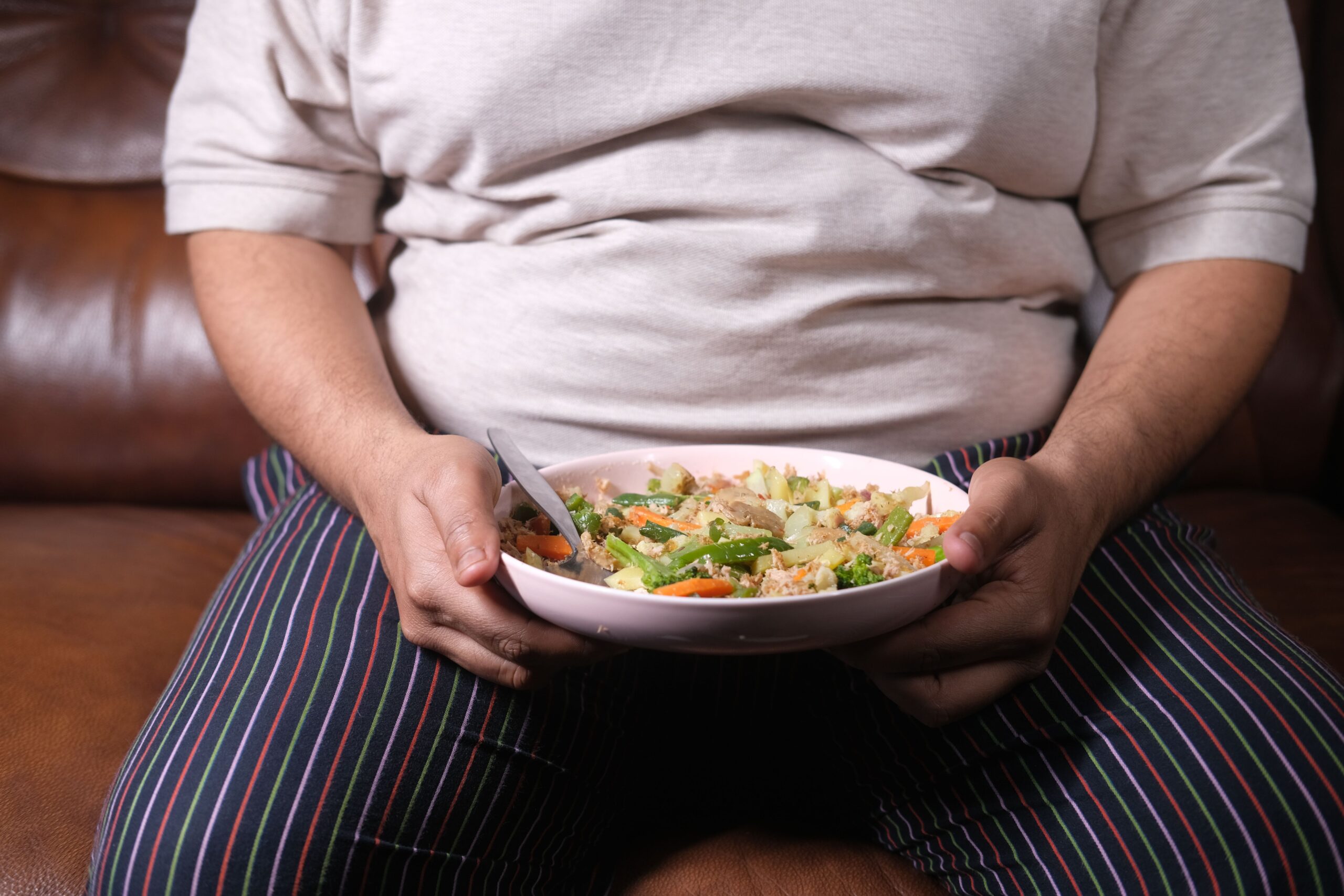 În analiză, consumul alimentar târziu a fost definit ca mâncatul după cină sau după ora obișnuită de culcare. Foto: pexels.com