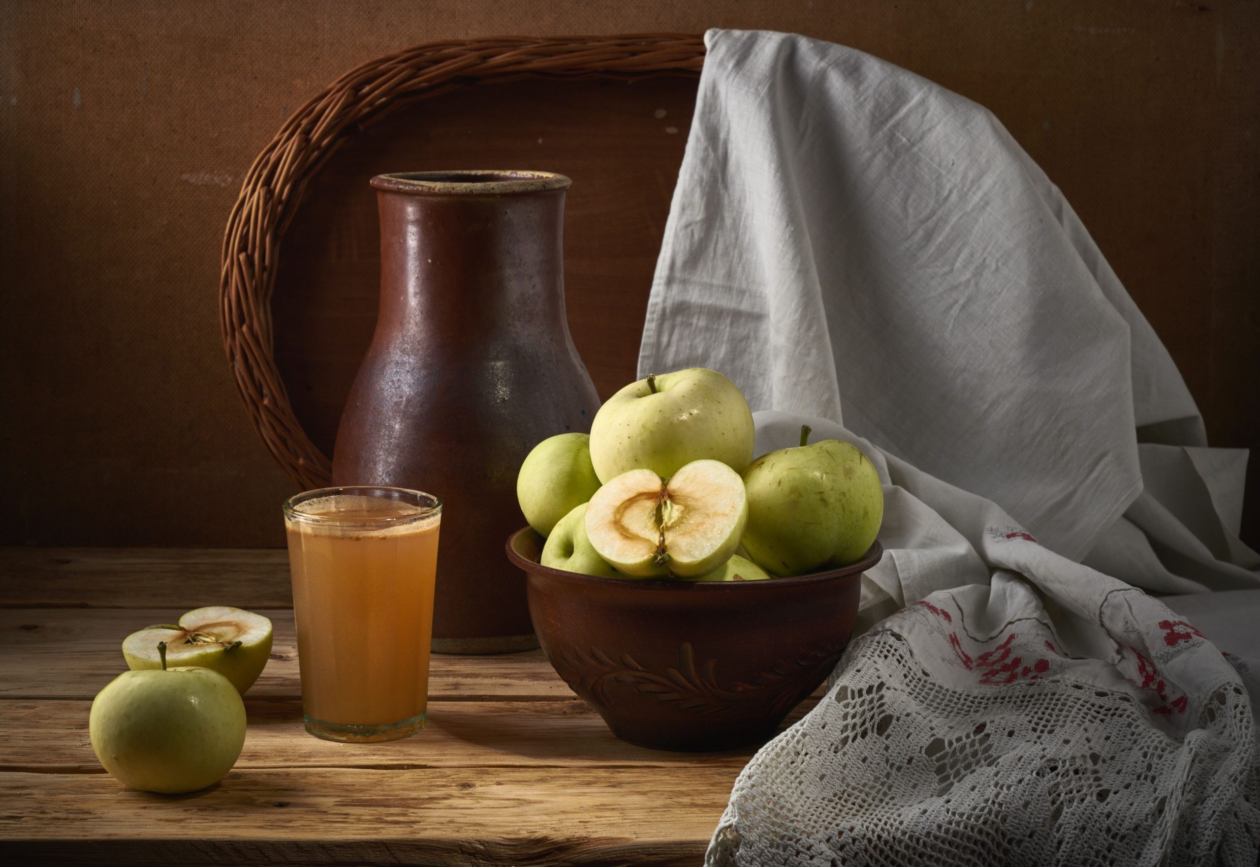 Oțetul de mere a fost studiat mai ales pentru efectele sale asupra glicemiei. Foto: pexels.com