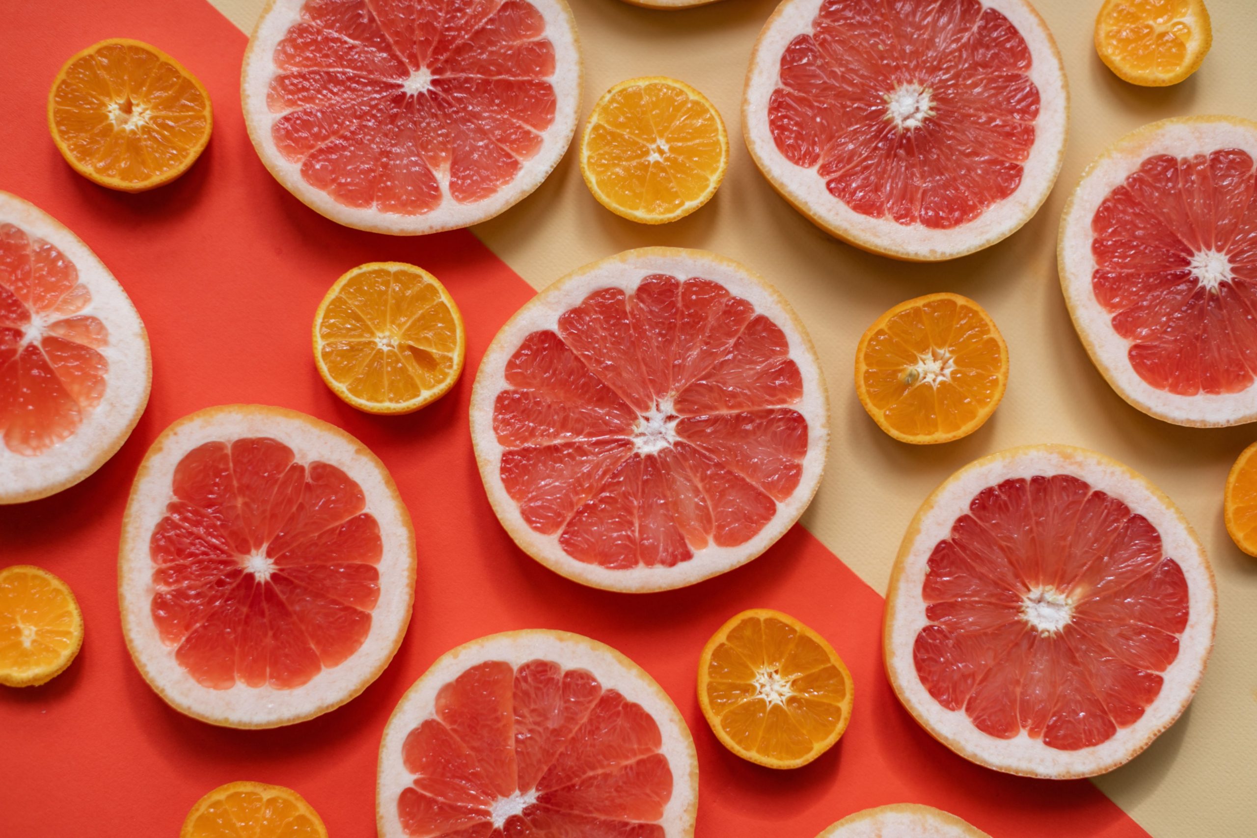 Ambele conțin fibre și compuși vegetali cu proprietăți antioxidante, care pot contribui la sănătatea generală. Foto: pexels.com